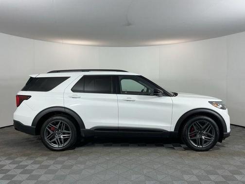 Star White Metallic Tri-Coat 2025 Ford Explorer ST