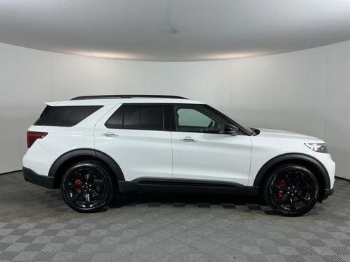Star White Metallic Tri-Coat 2024 Ford Explorer ST