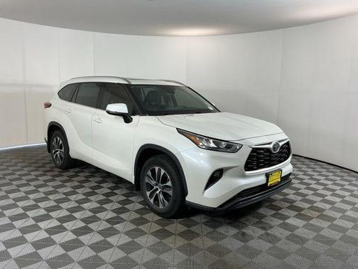 Blizzard Pearl 2020 Toyota Highlander XLE