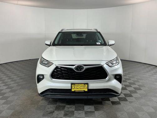 Blizzard Pearl 2020 Toyota Highlander XLE