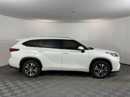 Blizzard Pearl 2020 Toyota Highlander XLE