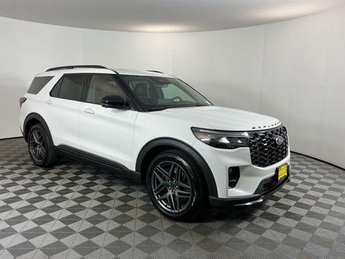 Star White Metallic Tri-Coat 2026 Ford Explorer ST