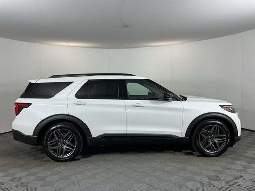 Star White Metallic Tri-Coat 2026 Ford Explorer ST