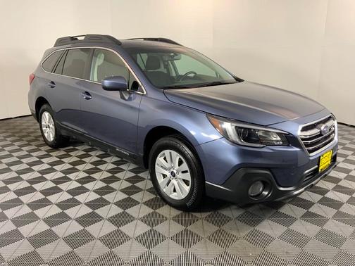 Photo 3 of 32 of 2018 Subaru Outback 2.5i Premium