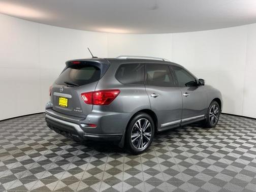 2017 Nissan Pathfinder Platinum