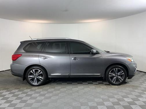 2017 Nissan Pathfinder Platinum