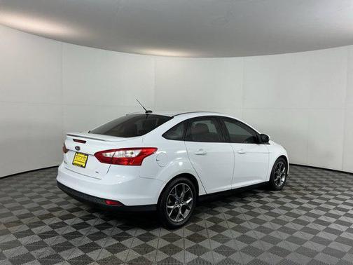 Oxford White 2013 Ford Focus SE