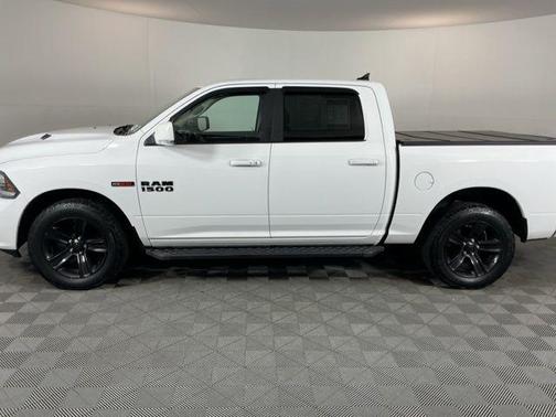 Bright White Clearcoat 2018 RAM 1500 Sport