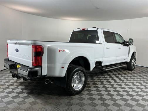 Oxford White 2025 Ford F-450 Lariat