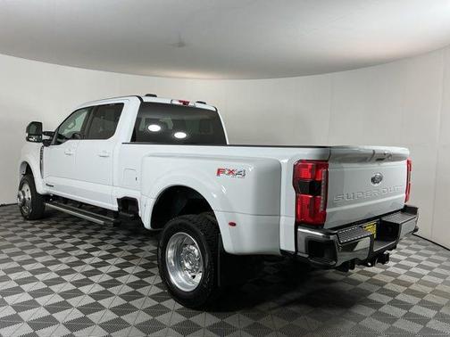 Oxford White 2025 Ford F-450 Lariat