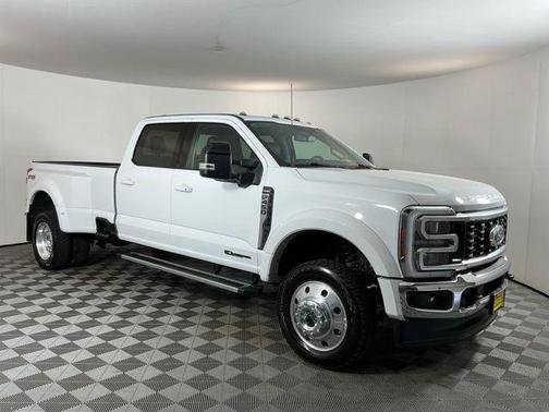 Oxford White 2025 Ford F-450 Lariat