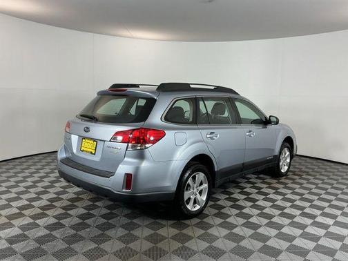 Ice Silver Metallic 2014 Subaru Outback 2.5i