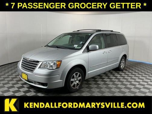 Bright Silver Metallic 2008 Chrysler Town & Country Touring