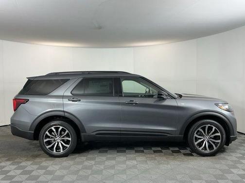 Carbonized Gray Metallic 2026 Ford Explorer ST-Line