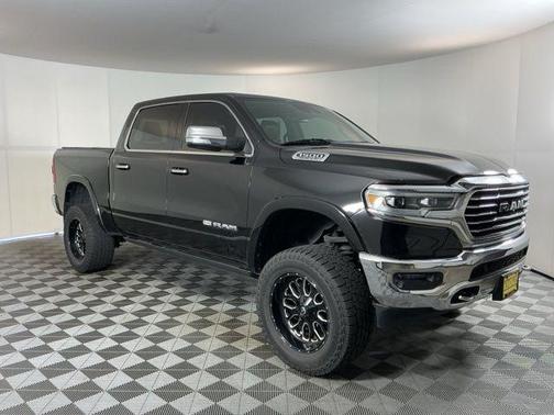 Diamond Black Crystal Pearlcoat 2020 RAM 1500 Longhorn