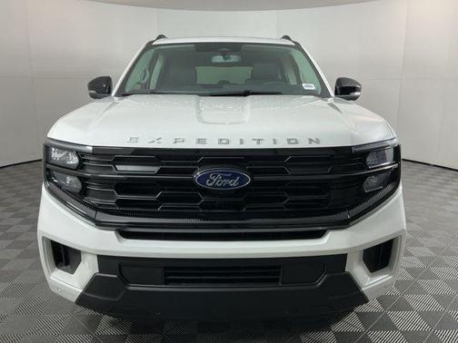 Star White Metallic Tri-Coat 2026 Ford Expedition Max Active 4x4
