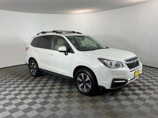 Crystal White Pearl 2018 Subaru Forester 2.5i Premium
