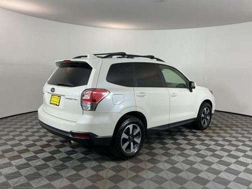 Crystal White Pearl 2018 Subaru Forester 2.5i Premium