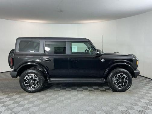 Shadow Black 2025 Ford Bronco Outer Banks