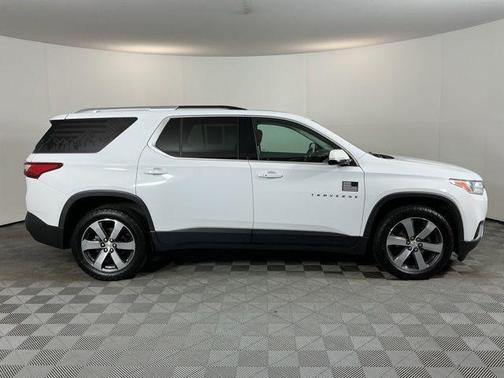 Summit White 2018 Chevrolet Traverse LT
