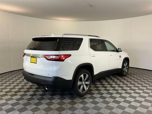 Summit White 2018 Chevrolet Traverse LT