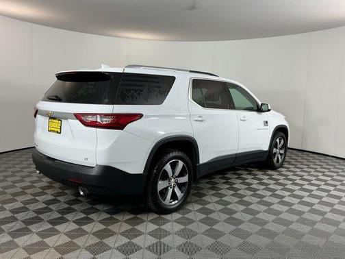 Summit White 2018 Chevrolet Traverse LT