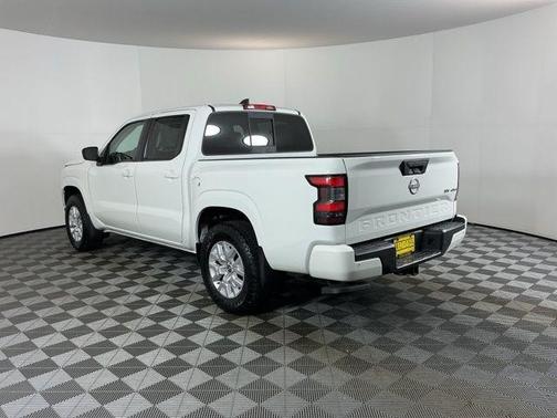 Glacier White 2022 Nissan Frontier SV