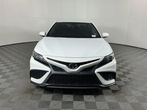Ice Cap 2023 Toyota Camry SE