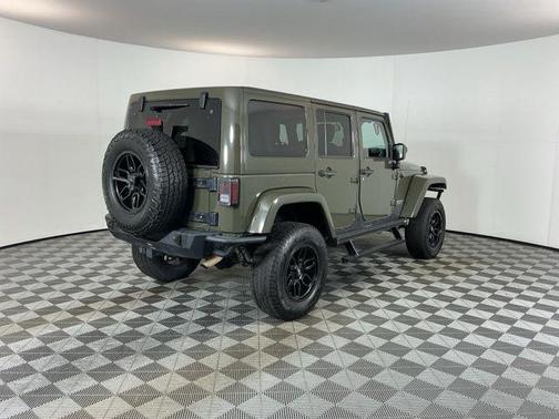 Tank 2015 Jeep Wrangler Unlimited Rubicon