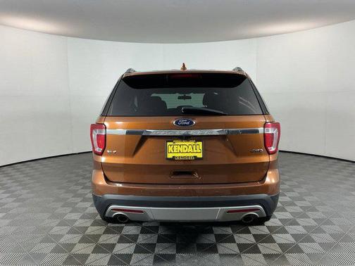 Canyon Ridge Metallic 2017 Ford Explorer XLT