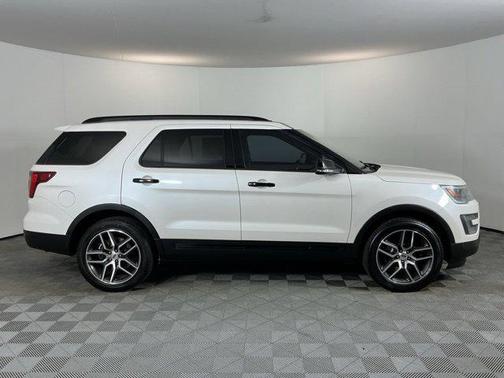 White Platinum Clearcoat Metallic 2016 Ford Explorer Sport