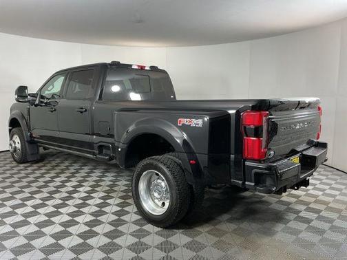 Agate Black Metallic 2025 Ford F-450 Platinum