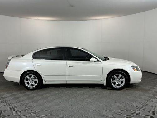 Satin White 2006 Nissan Altima 2.5 S