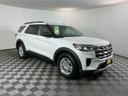 Star White Metallic Tri-Coat 2026 Ford Explorer Active