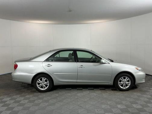 Lunar Mist Metallic 2005 Toyota Camry LE V6