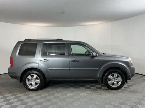 Polished Metal Metallic 2011 Honda Pilot EX