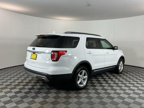 Oxford White 2016 Ford Explorer XLT