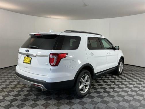 Oxford White 2016 Ford Explorer XLT