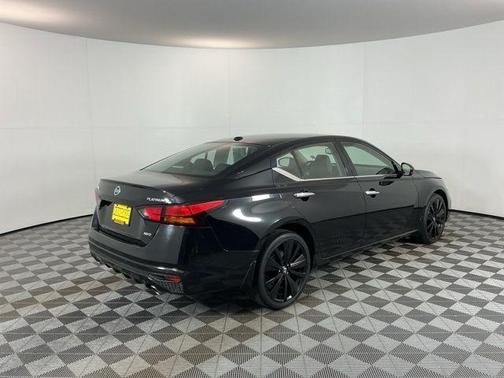 Super Black 2019 Nissan Altima 2.5 Platinum