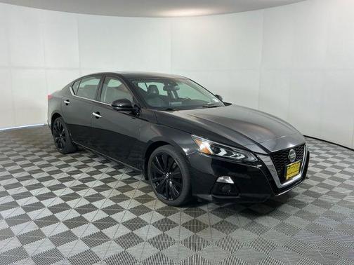 Super Black 2019 Nissan Altima 2.5 Platinum
