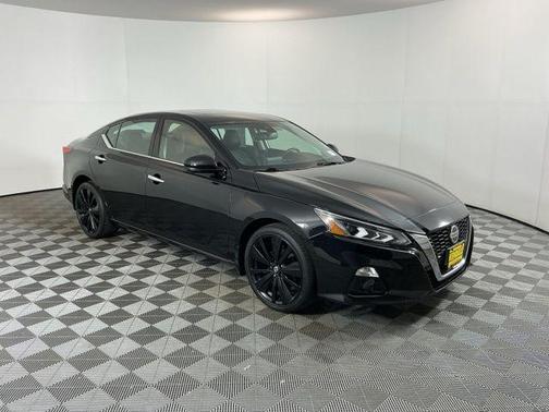 Super Black 2019 Nissan Altima 2.5 Platinum