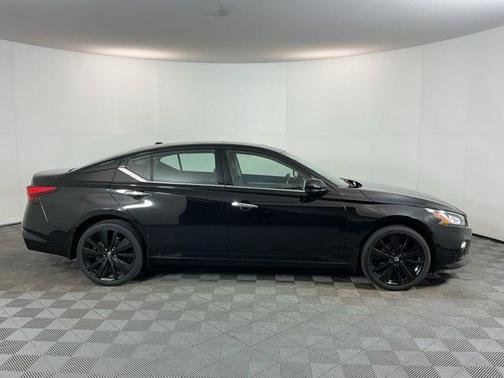 Super Black 2019 Nissan Altima 2.5 Platinum