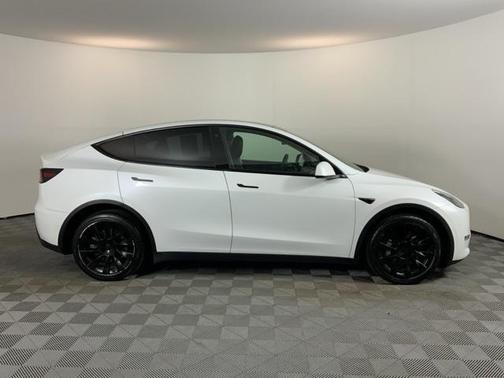 2022 Tesla Model Y Long Range Dual Motor All-Wheel Drive