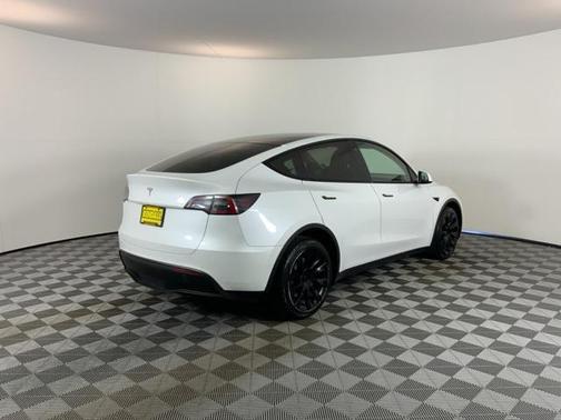 2022 Tesla Model Y Long Range Dual Motor All-Wheel Drive