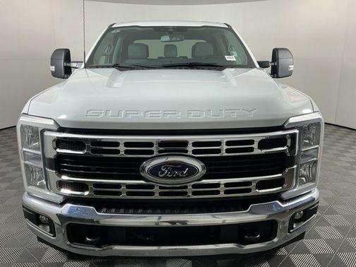 Oxford White 2023 Ford F-350 XLT