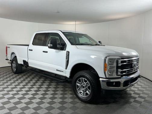 Oxford White 2023 Ford F-350 XLT