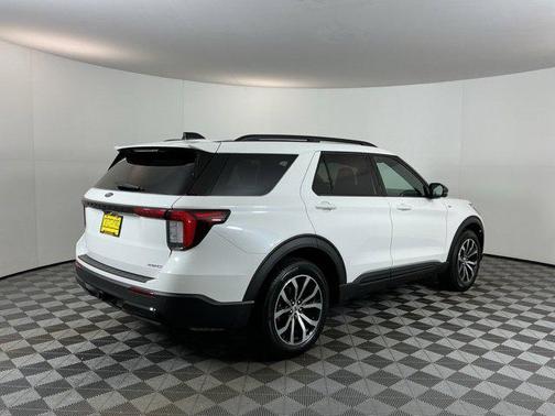 Star White Metallic Tri-Coat 2026 Ford Explorer ST-Line