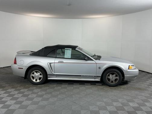 1999 Ford Mustang Base