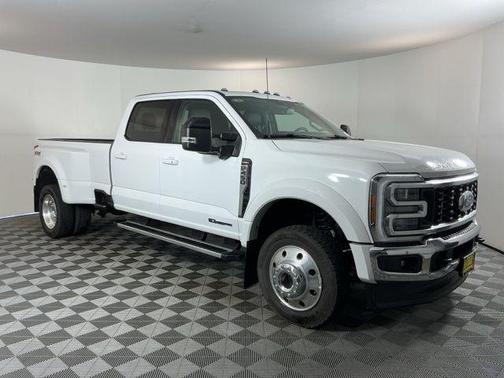 Oxford White 2025 Ford F-450 Lariat