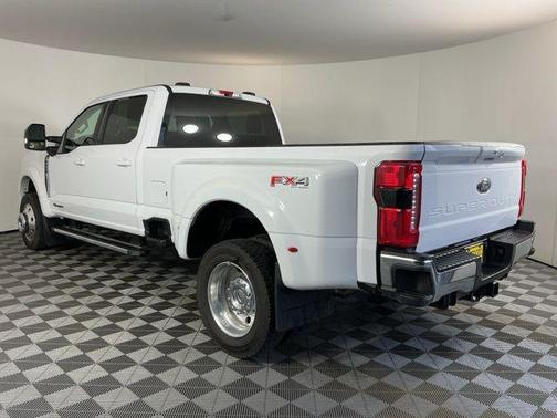 Oxford White 2025 Ford F-450 Lariat